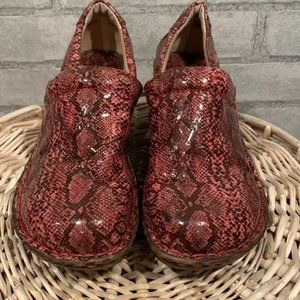 Boc Womens Pink Faux Snakeskin Mules